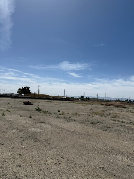45711 Division St, Lancaster, CA for lease - Building Photo - Image 2 of 16