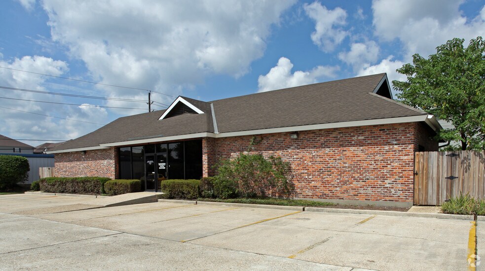 8032 Summa Ave, Baton Rouge, LA for sale - Primary Photo - Image 1 of 1