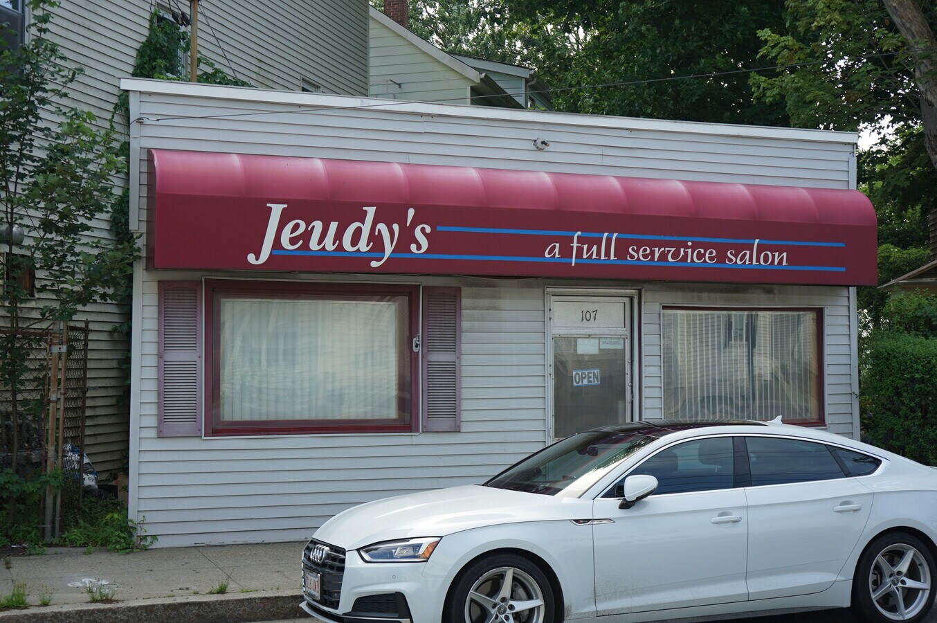 107 Stafford Rd, Fall River, MA 02721