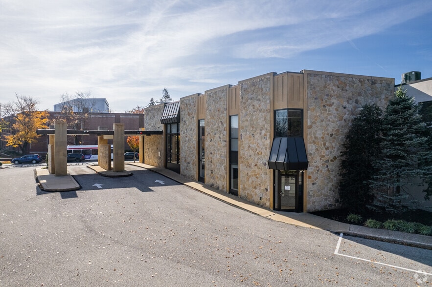 301 W Lancaster Ave, Wayne, PA for lease - Building Photo - Image 3 of 9