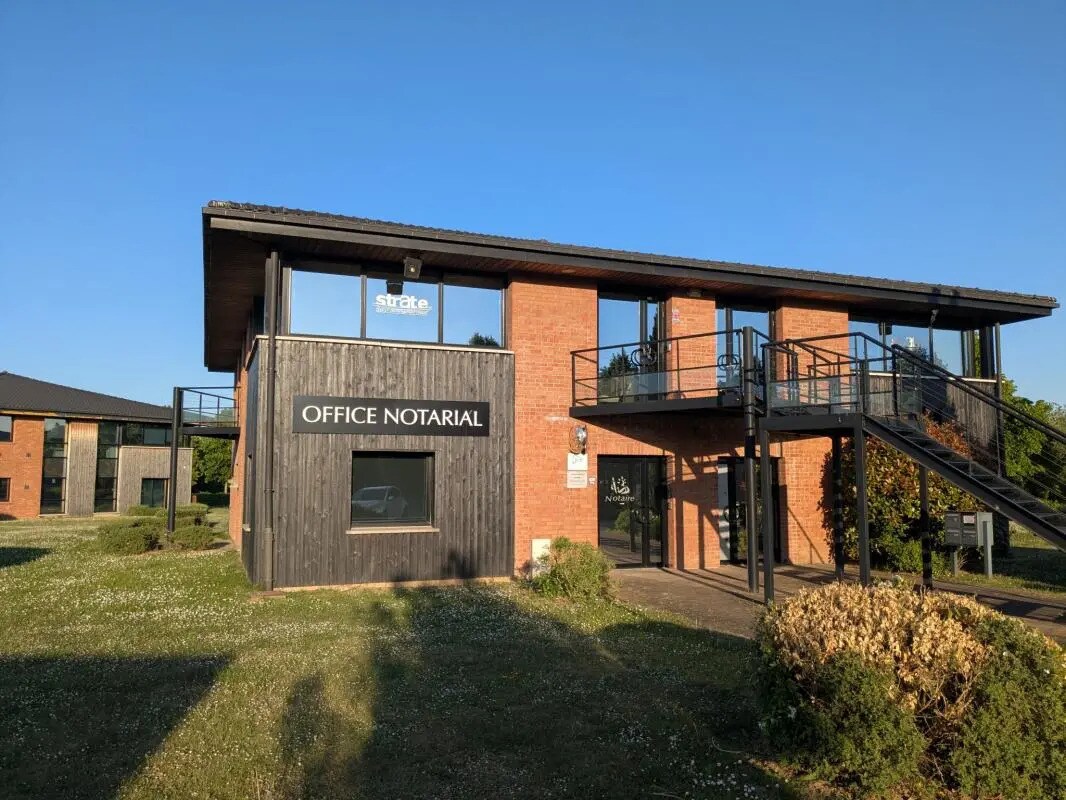 Office in VILLENEUVE-D'ASCQ for lease Building Photo- Image 1 of 3