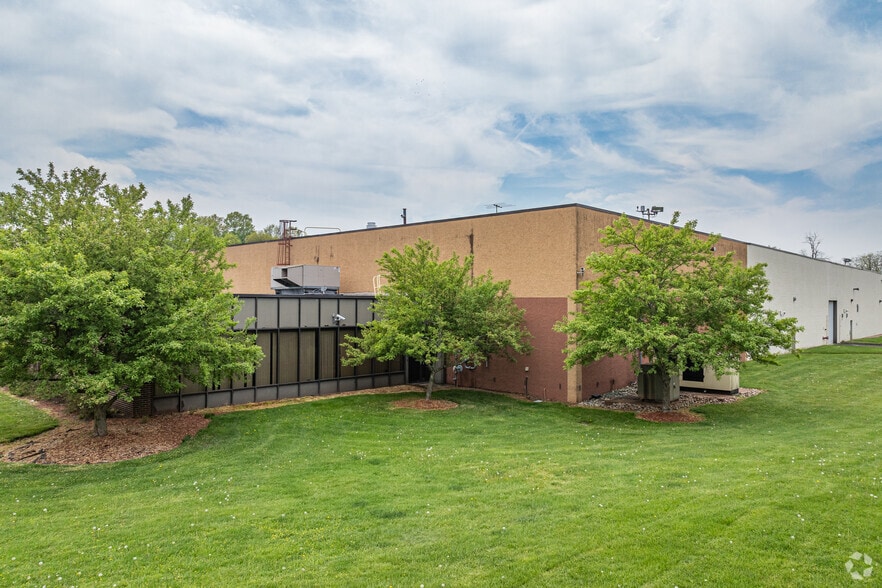 101 Cottontail Ln, Somerset, NJ for lease - Building Photo - Image 1 of 5
