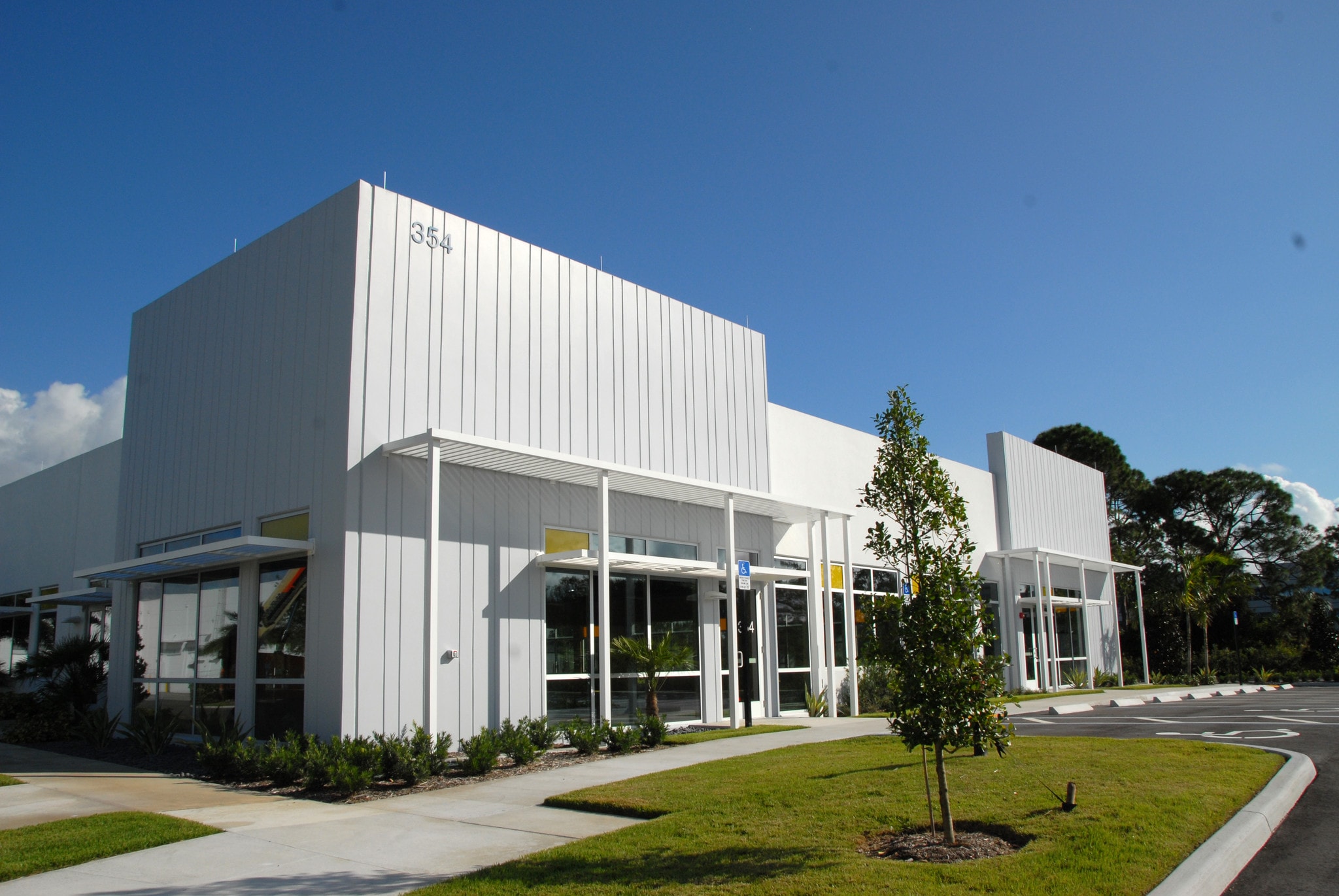 354 Hiatt Dr, Palm Beach Gardens, FL for lease Primary Photo- Image 1 of 13