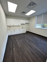 123 S Lynnhaven Rd, Virginia Beach, VA for lease Interior Photo- Image 1 of 4