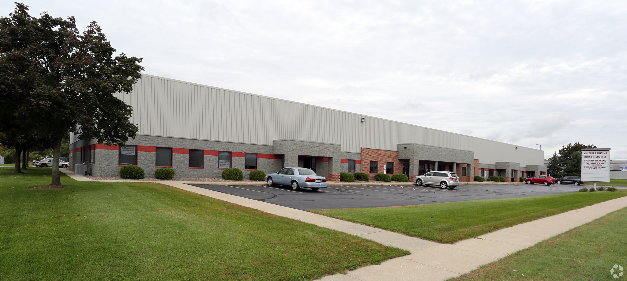 600-620 Schoenhaar Dr, West Bend, WI for sale Primary Photo- Image 1 of 1