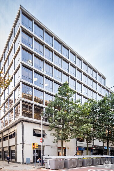 Office in Barcelona, Barcelona for lease - Building Photo - Image 3 of 5