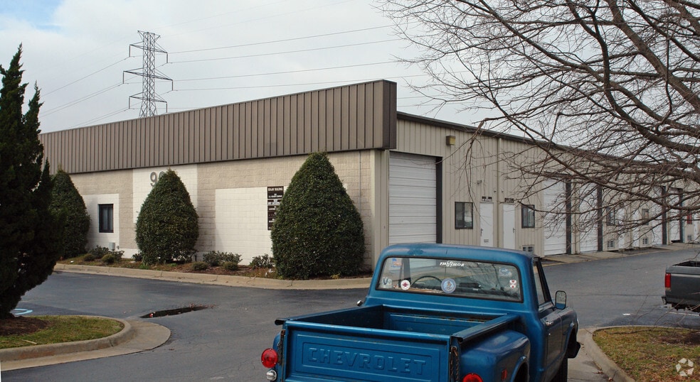 908 Executive Ct, Chesapeake, VA for sale - Building Photo - Image 3 of 8