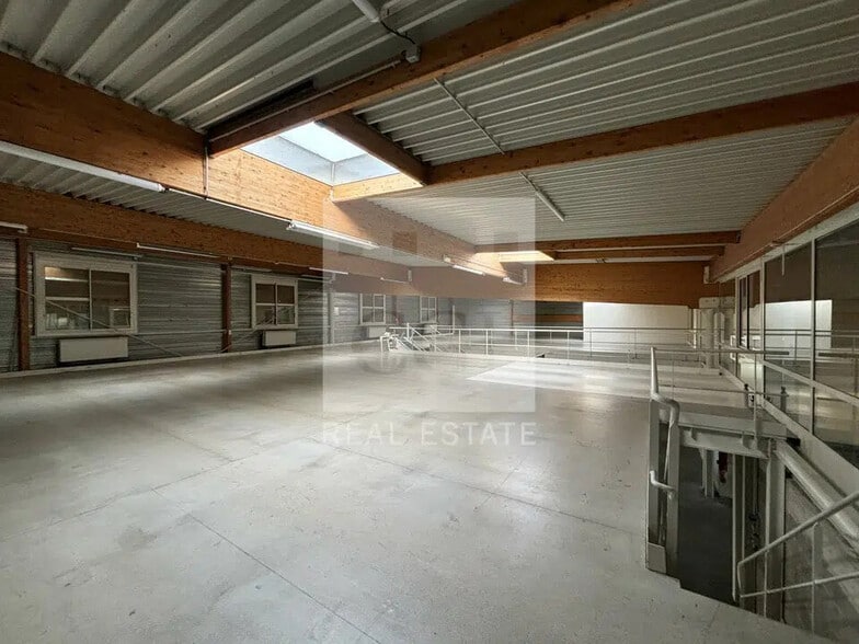 Flex in Villefranche-sur-Saône for lease - Interior Photo - Image 3 of 16