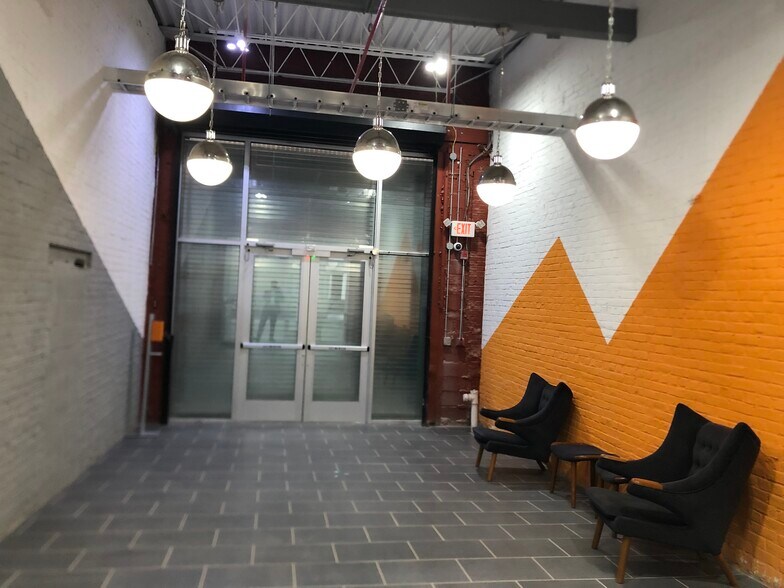 3251 Fox St, Philadelphia, PA for lease - Interior Photo - Image 2 of 9