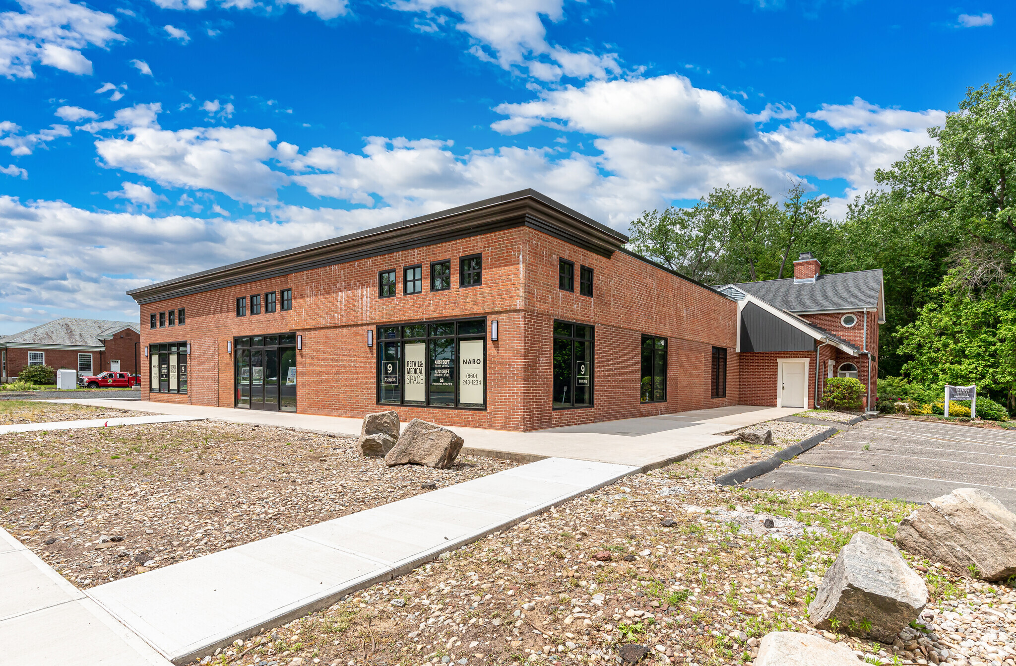 9 Tunxis Ave, Bloomfield, CT for lease Primary Photo- Image 1 of 6