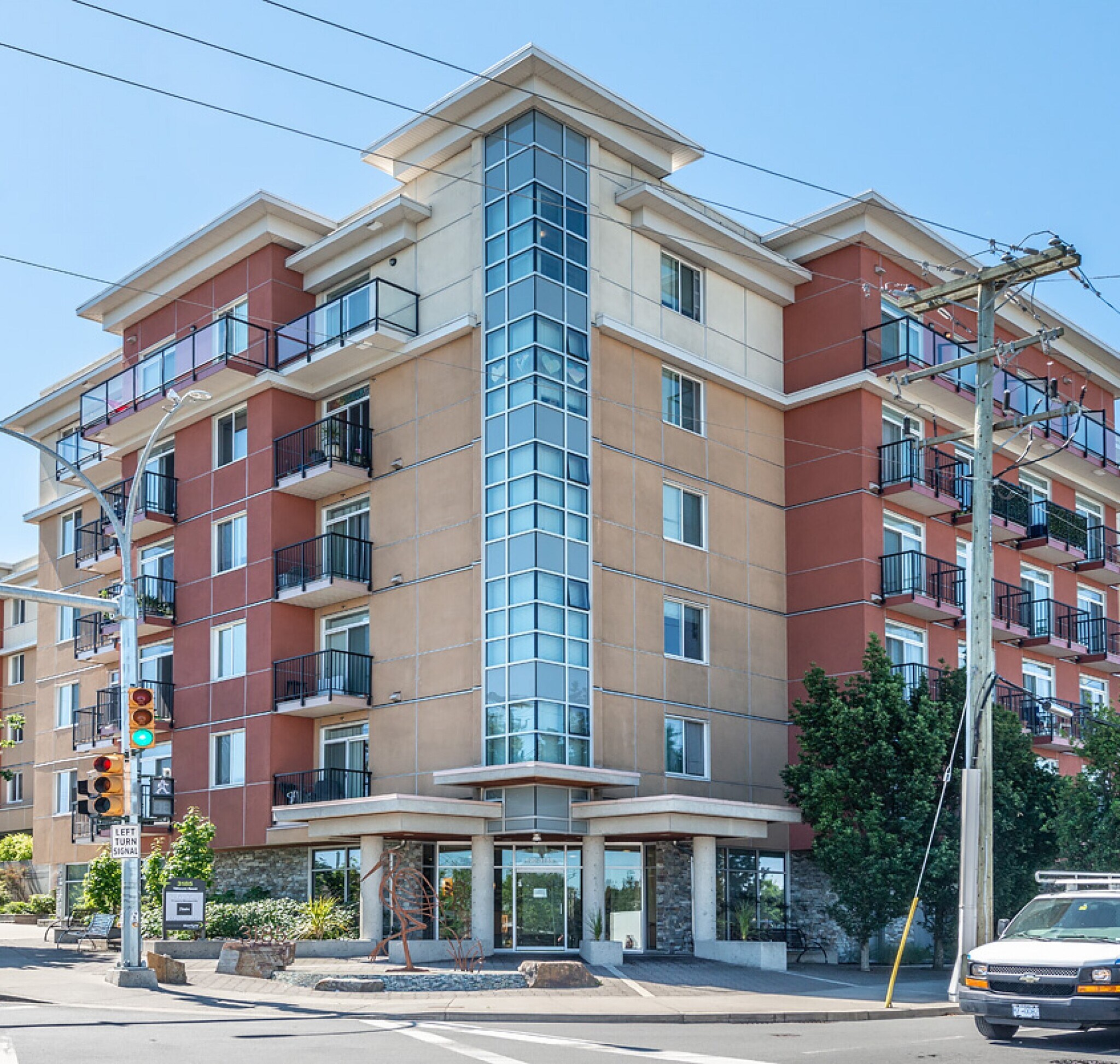 3185 Tillicum Rd, Victoria, BC for sale Primary Photo- Image 1 of 28