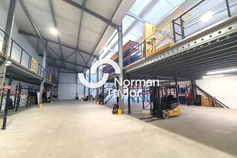 Flex in Béziers for lease - Building Photo - Image 1 of 8