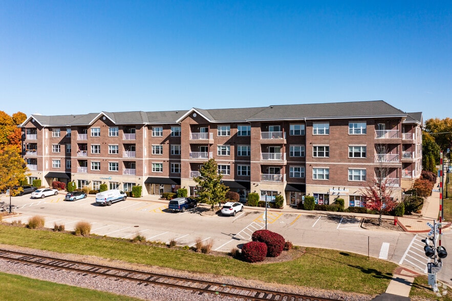 15-85 N Woodbury St, South Elgin, IL for lease - Primary Photo - Image 1 of 30