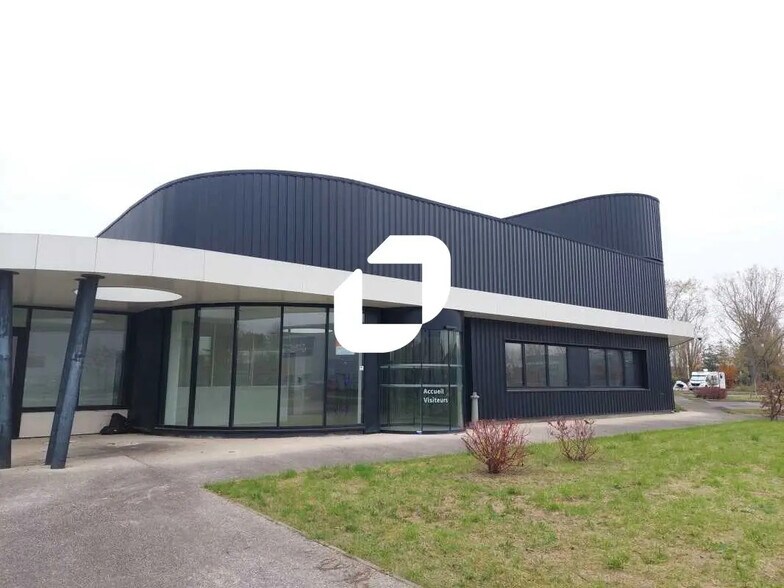 8 Rue Du Maréchal De Lattre De Tassigny, Élancourt for lease - Building Photo - Image 1 of 12