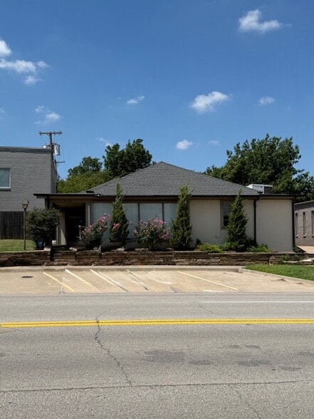 1715 N Broadway Ave, Oklahoma City, OK for lease - Building Photo - Image 1 of 8