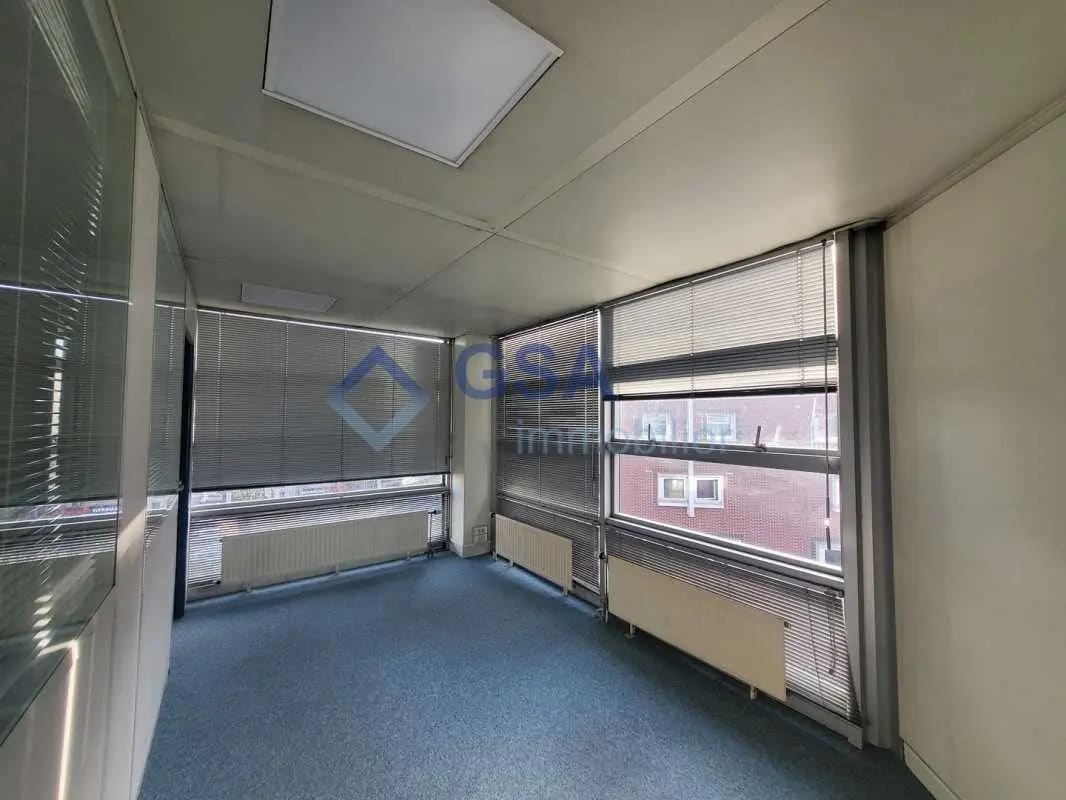 Office in Évry-Courcouronnes for lease Interior Photo- Image 1 of 4