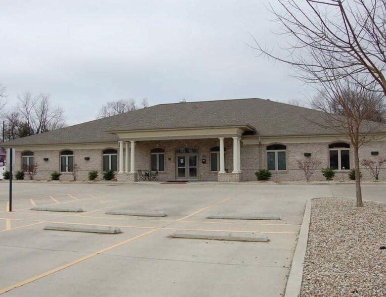 750 Fountains Pky, Fairview Heights, IL 62208