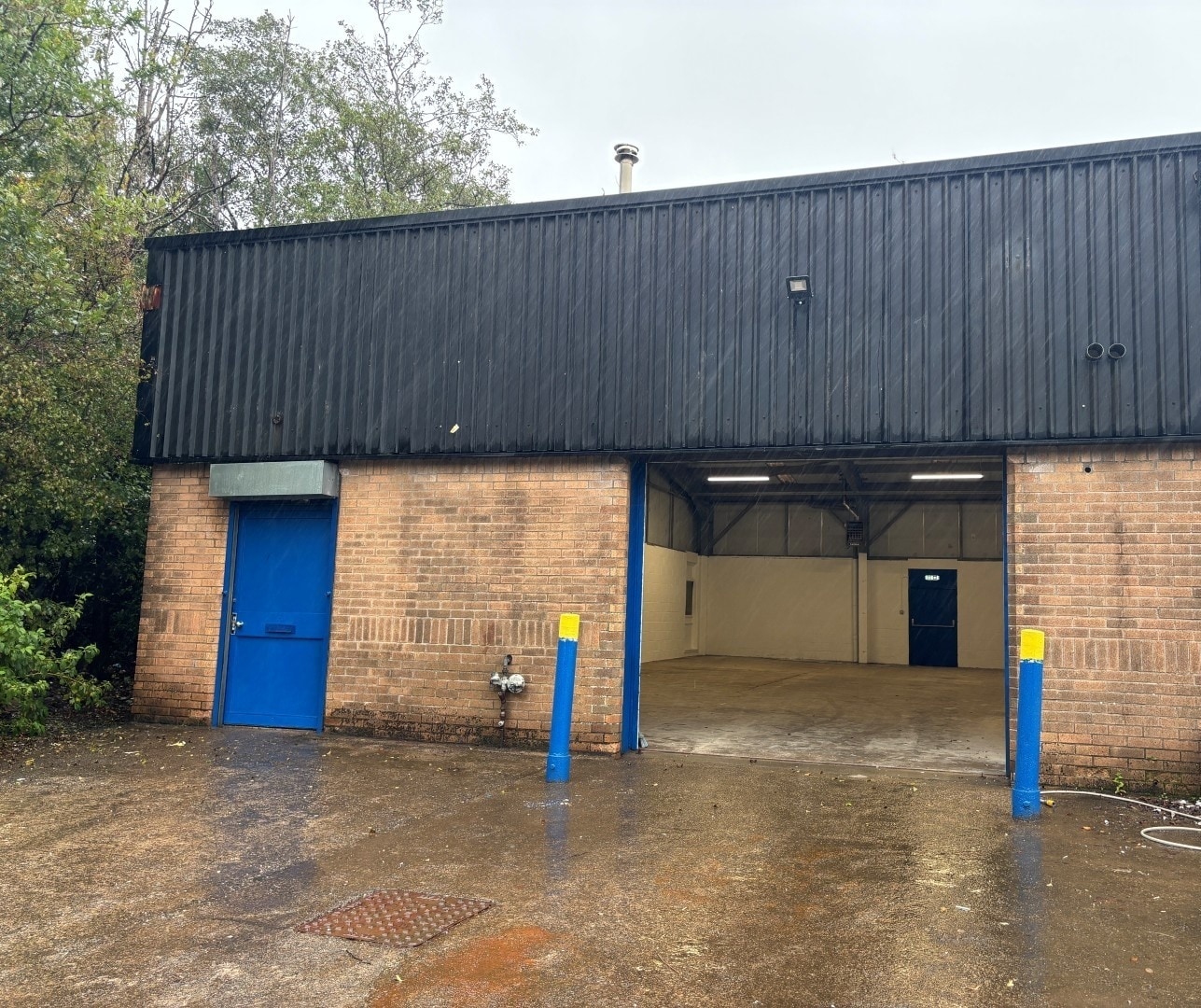 Caledonian Pl, Glengarnock for lease Building Photo- Image 1 of 4