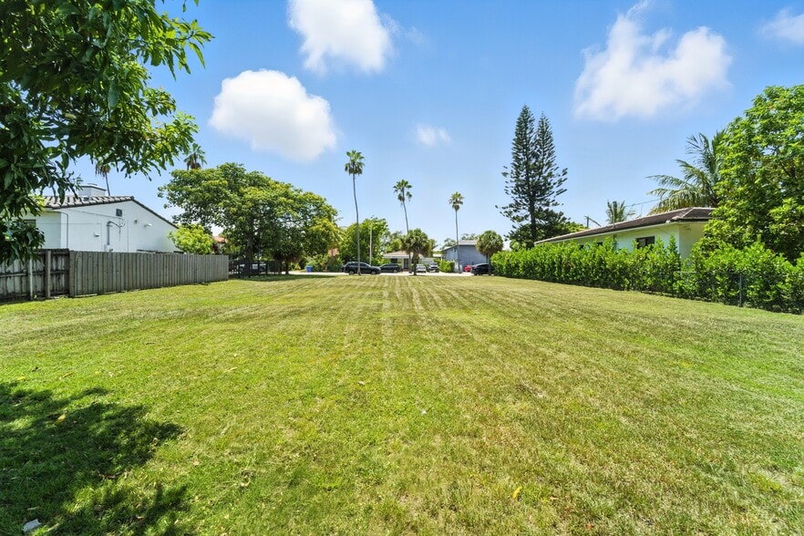 5969 NE 4th Ct, Miami, FL for sale - Building Photo - Image 3 of 13