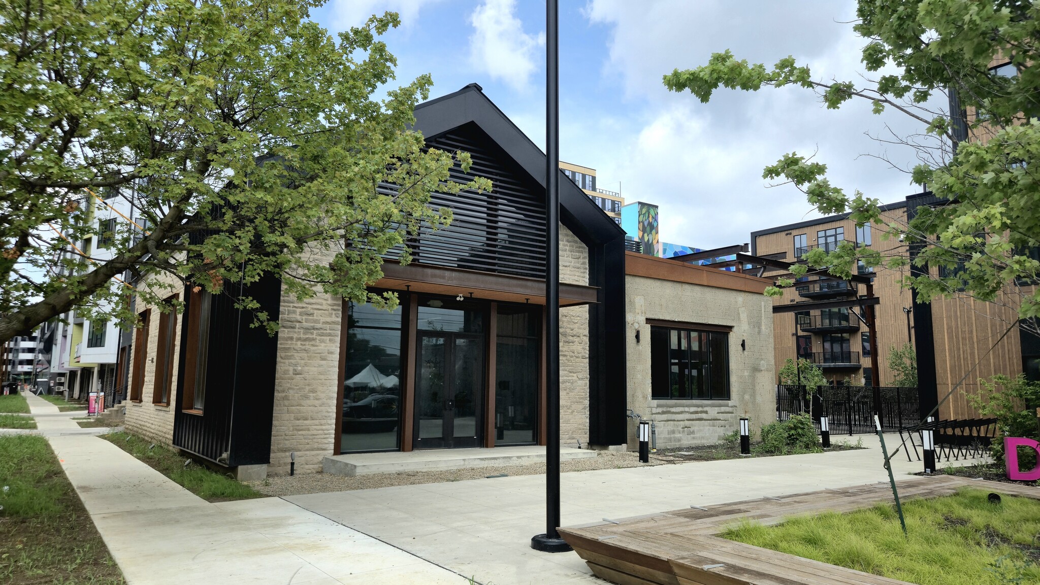 468 W State St, Columbus, OH for lease Building Photo- Image 1 of 15