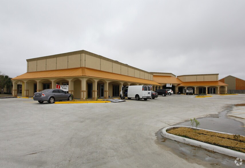 2401 Cimarron Blvd, Corpus Christi, TX for sale - Primary Photo - Image 1 of 1