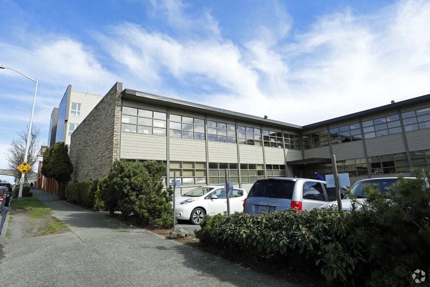 4000 Aurora Ave N, Seattle, WA for lease - Building Photo - Image 3 of 7