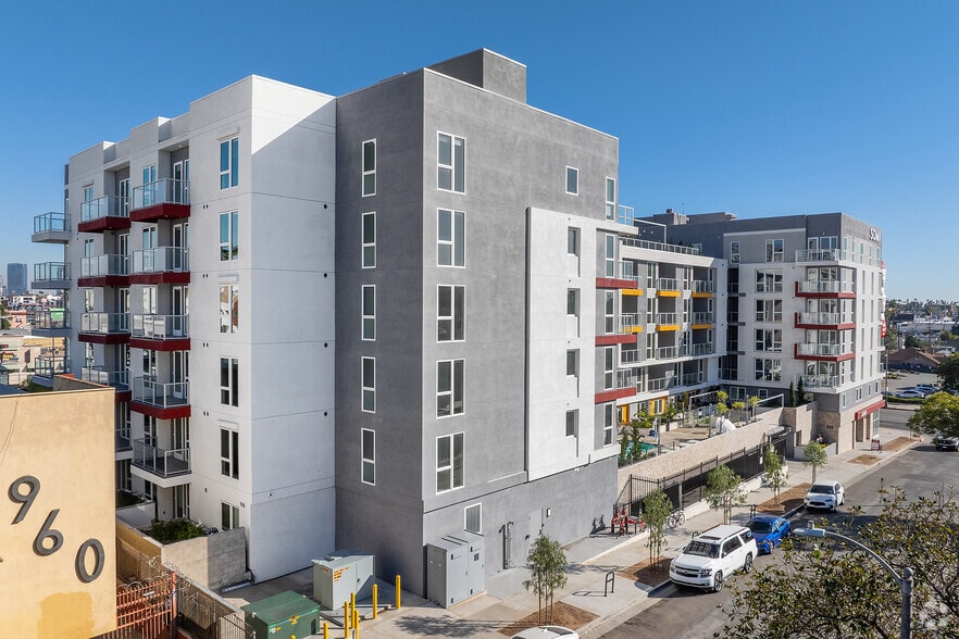 988 S Manhattan Pl, Los Angeles, CA for lease - Building Photo - Image 2 of 57