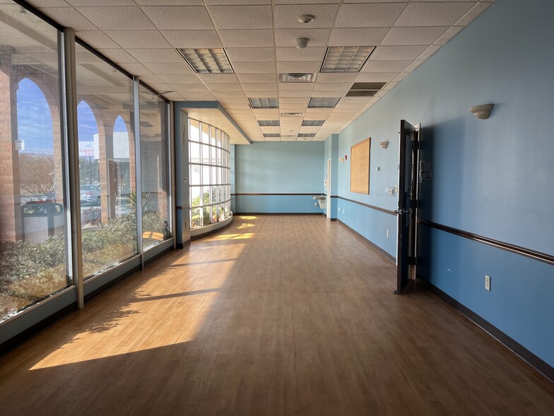 1649 Gordon Hwy, Augusta, GA for sale - Interior Photo - Image 2 of 8