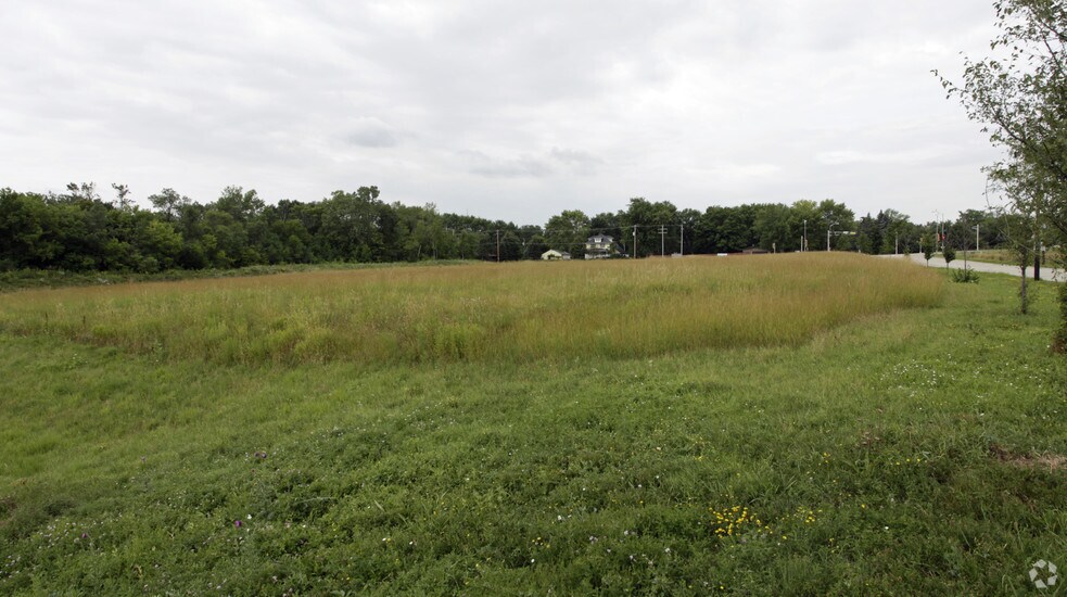 W156N5648 Pilgrim Rd, Menomonee Falls, WI for sale - Primary Photo - Image 1 of 1