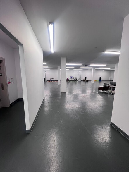 39-04 29th St, Long Island City, NY for lease - Building Photo - Image 3 of 25