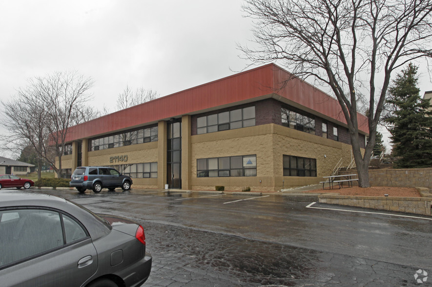 21140 W Capitol Dr, Brookfield, WI for lease - Building Photo - Image 1 of 20