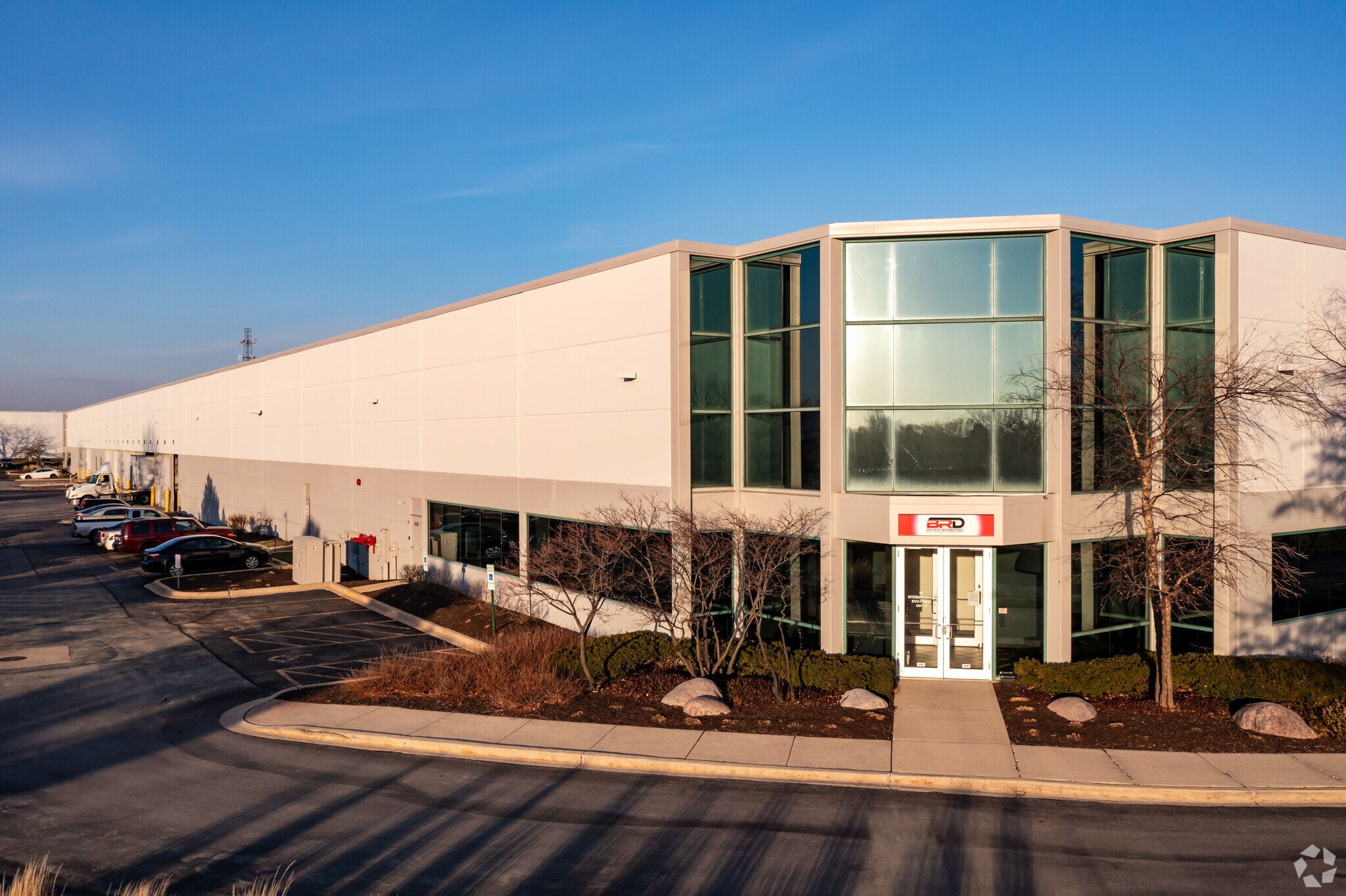 80 Internationale Blvd, Glendale Heights, IL for lease Building Photo- Image 1 of 10