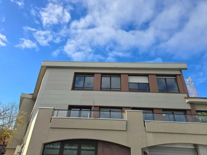 35 Chemin Des Aulnes, Dardilly for sale - Building Photo - Image 2 of 8