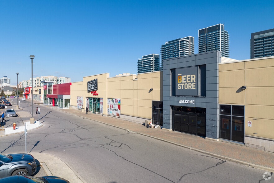 8783-8889 Yonge St, Richmond Hill, ON for lease - Building Photo - Image 2 of 9