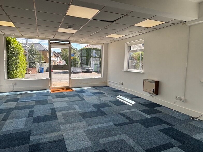 96 Westborough Rd, Maidenhead for lease - Interior Photo - Image 3 of 6