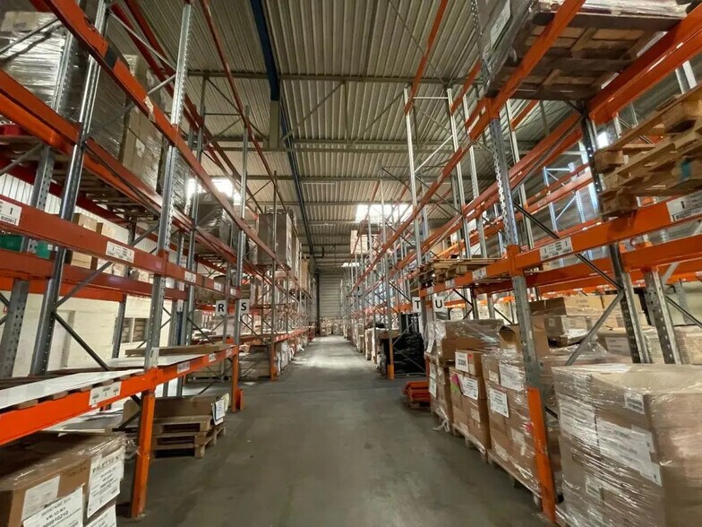 Industrial in Torcy for lease - Interior Photo - Image 2 of 8