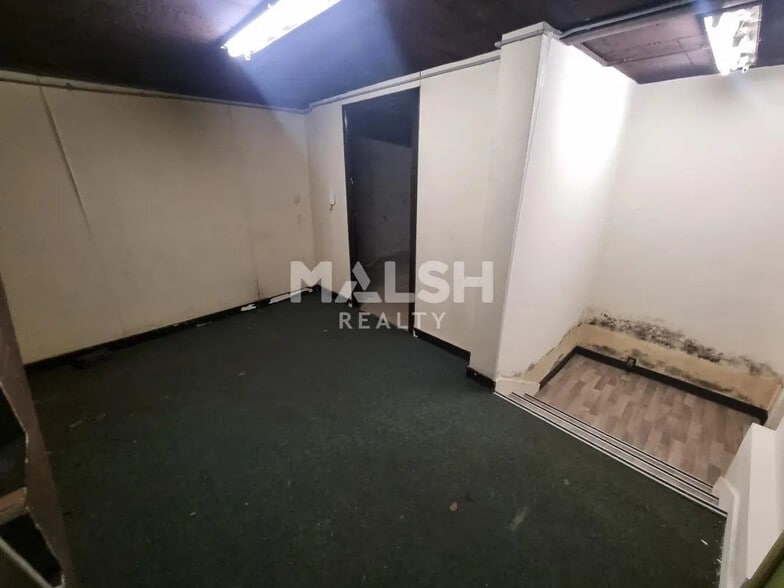 Retail in OULLINS-PIERRE-BÉNITE for lease - Interior Photo - Image 3 of 3