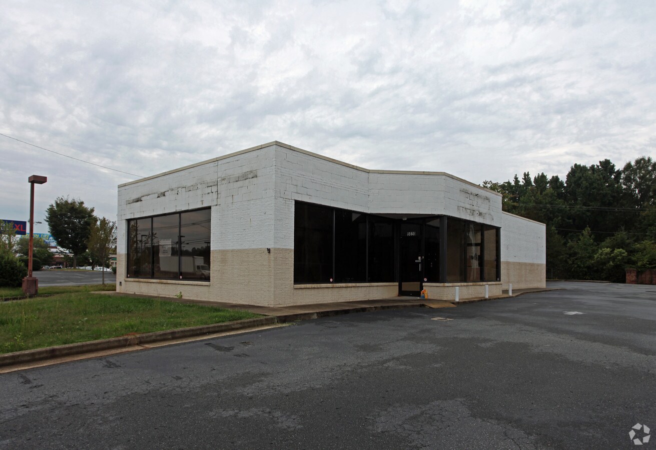 5020 E Independence Blvd, Charlotte, NC 28212