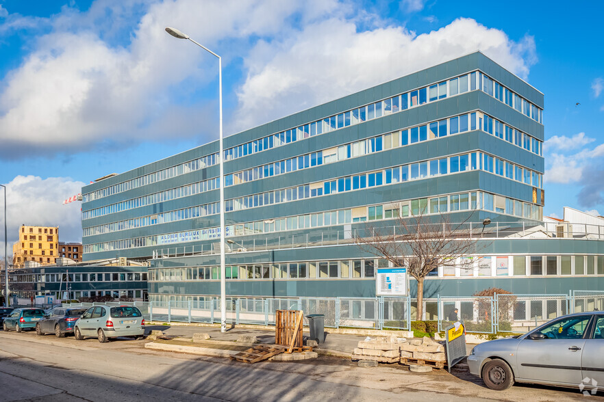 Office in Nanterre for lease - Building Photo - Image 2 of 7