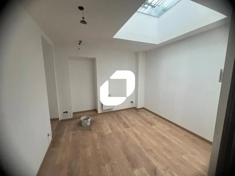 Office in Denain for lease - Interior Photo - Image 3 of 5