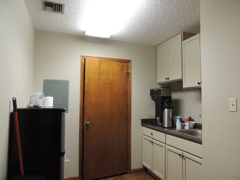 221 Southpark Rd, Lafayette, LA for sale - Building Photo - Image 1 of 1