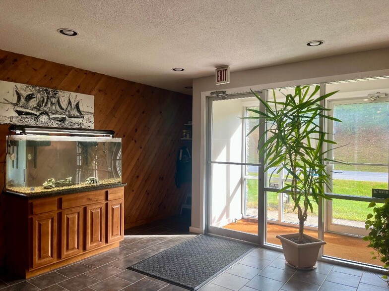 125 Valley Vw, Mendon, VT for lease - Interior Photo - Image 3 of 10