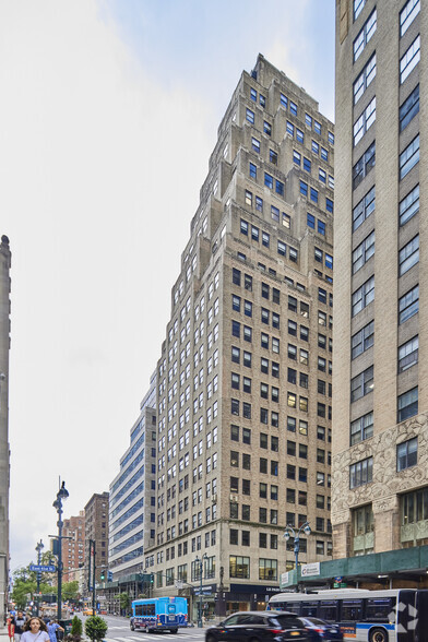 370 Lexington Ave, New York, NY for lease - Building Photo - Image 2 of 4