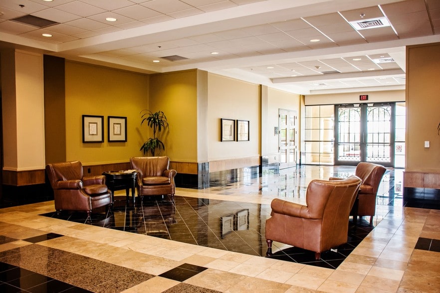 14239 W Bell Rd, Surprise, AZ for lease - Interior Photo - Image 2 of 18