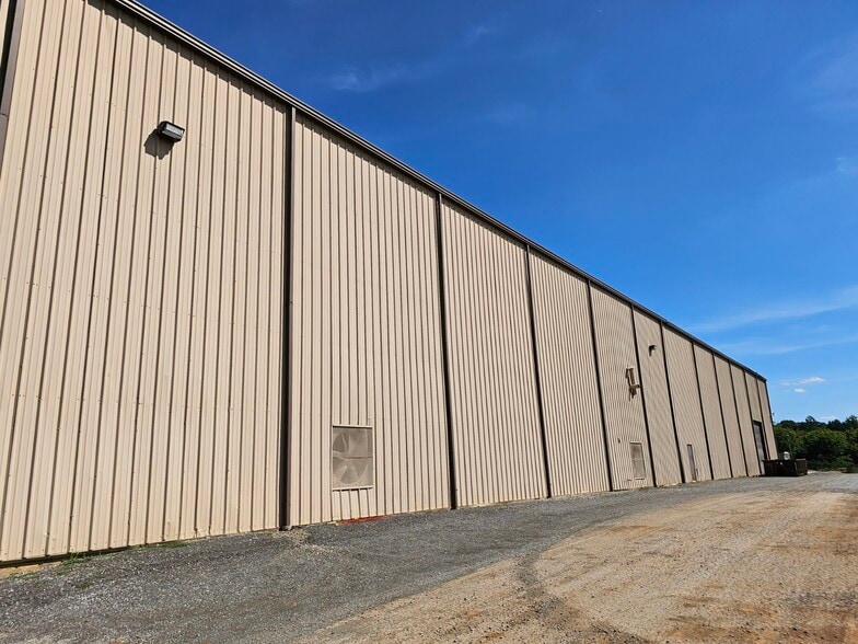 213 Dennis St, Athens, TN for lease - Building Photo - Image 3 of 12