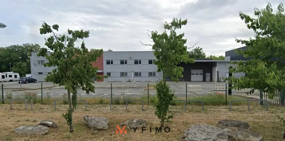 Flex in Chanteloup-les-Vignes for sale - Building Photo - Image 1 of 13