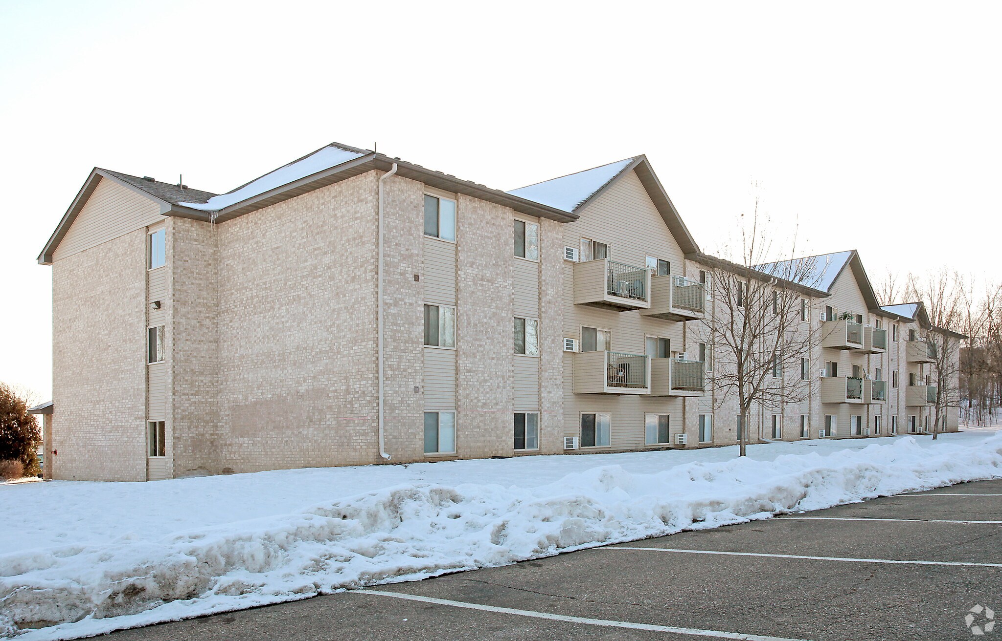 1324 Eagle Creek Blvd, Shakopee, MN for sale Primary Photo- Image 1 of 1