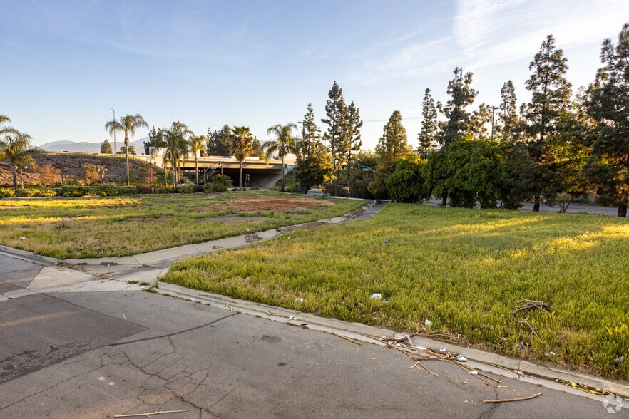 2705 S Towne Ave, Pomona, CA for lease - Building Photo - Image 2 of 4