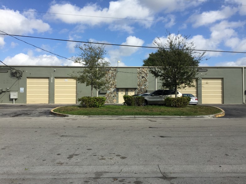 364-386 NW 171st St, Miami, FL for lease - Building Photo - Image 2 of 5