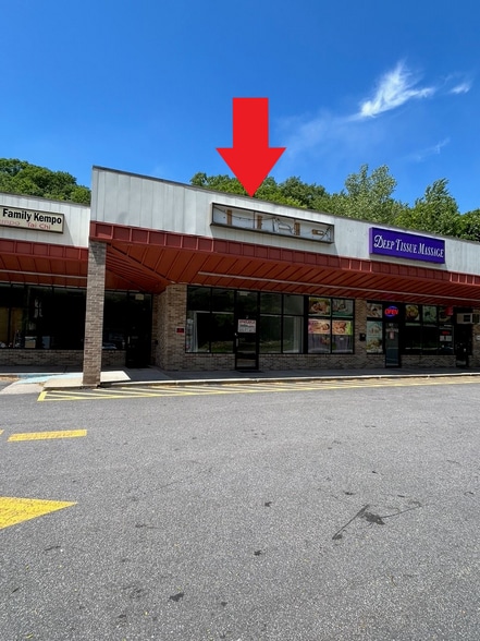 679-711 Winsted Rd, Torrington, CT for lease - Building Photo - Image 2 of 9